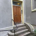 57 Hideaway - At Old Town 57sqm Centre Apartman *