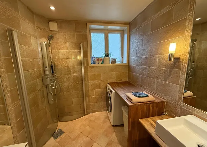 57 Hideaway - At Old Town 57sqm Centre