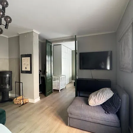 57 Hideaway - At Old Town 57sqm Centre *